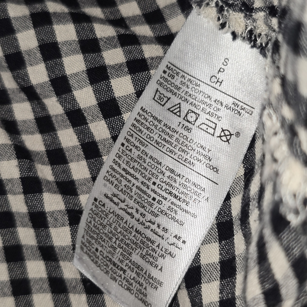 🌟 Old Navy Sleeveless Smocked-Bodice Gingham Top - Picture 2 of 6